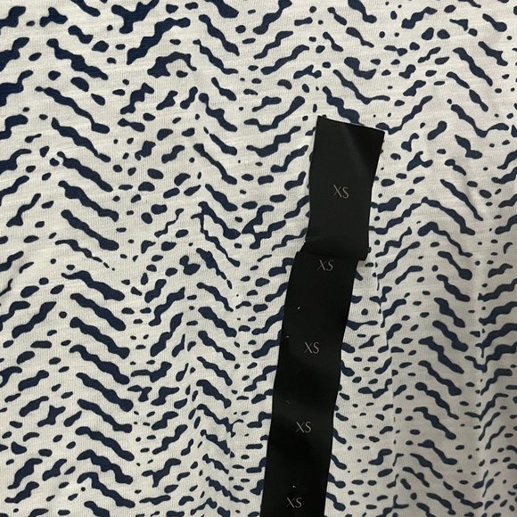 Banana Republic Malibu T-Shirt - Picture 6 of 11